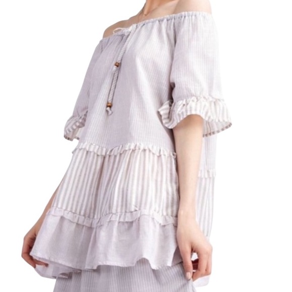 easel Tops - **NWT** Easel Joanna Off-the-Shoulder Tunic